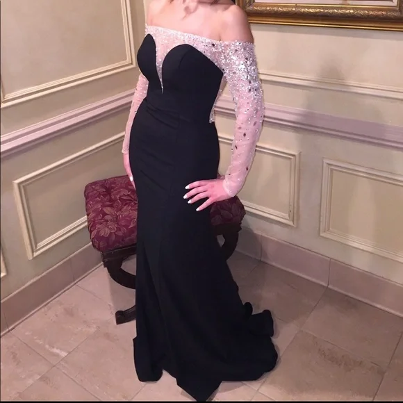 Off the shoulder black/nude with crystal dress | Size: 0-2 | w/ nude sheer shawl - Picture 3 of 9